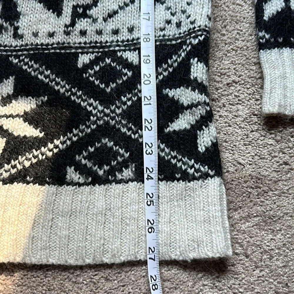 American Eagle Sweater Balck&White Ski Snowflakes Women Sz Med - Picture 6 of 8